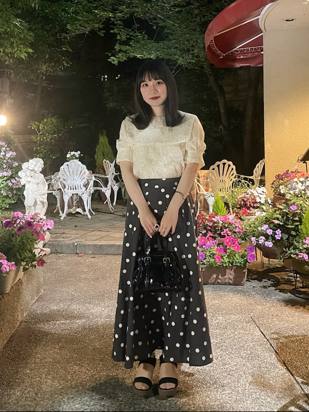「キレイめ、誕生日、誕生日コーデ、おりな服、ドットスカート、白ブラウス、レースブラウス、オトナ女子、ディナーコーディネート、大人かわいい、低身長、骨格ウェーブ、モード、きれいめスタイル、黒スカート」｜「YOULI VOGUE COLLECTIONのアイテム（シャツ/ブラウス、ホワイト系）」を使った、おりな。さん（レディース・155cm）の夏コーディネートの1枚目の写真