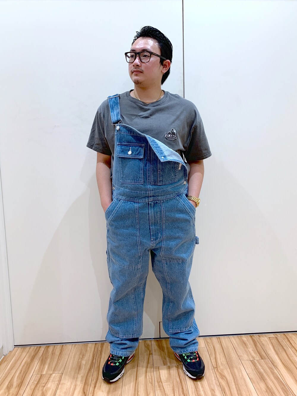「XLARGEのアイテム（サロペット/オーバーオール、ブルー系）」を使った、RmsDbr1004さん（メンズ・164cm）の春コーディネートの1枚目の写真