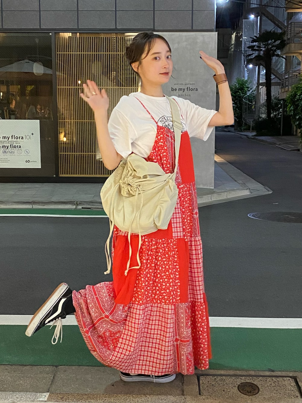 「春めき満開コーデ、ワンピース、ゆるコーデ、レイヤードスタイル、ペイズリー、キャミワンピ、オールドスクール、VANS、スニーカーコーデ、ユニクロコーデ、ユニクロ、赤コーデ、カジュアルスタイル、スカートコーデ、夏服」｜「anoco no oheyaのpatchwork onepiece（ワンピース、レッド系）」を使った、いそまた あいさん（レディース・160cm）の春コーディネートの1枚目の写真