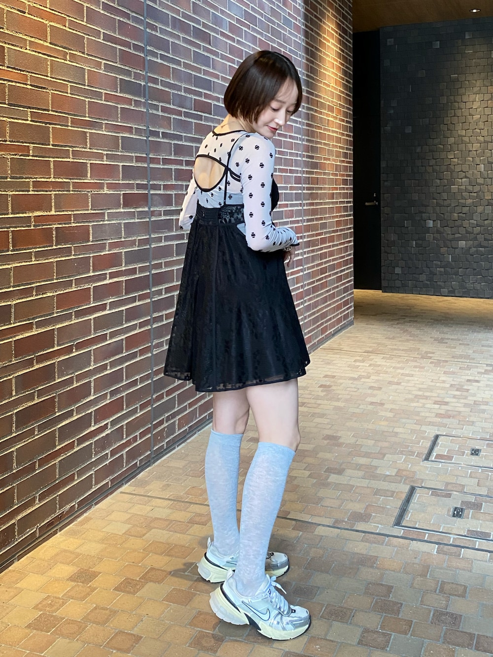 「春めき満開コーデ、シアートップス、SORIN、春カラー、モノトーンコーデ、ダッドスニーカー、韓国コーデ、バレエコア、ワンピースコーデ、ハイソックス、スニーカー、スポーツミックス、レース、WEARyouthコーデ、韓国ファッション」｜「SORINのSWAN LAKE Two-piece Top（Tシャツ/カットソー、グレー系）」を使った、いそまた あいさん（レディース・160cm）の春コーディネートの1枚目の写真