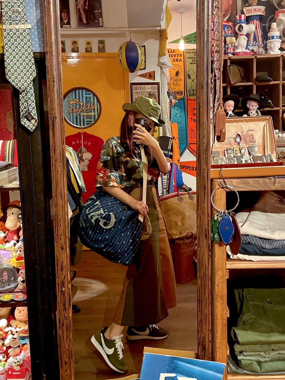 「ootd、夏、球鞋、復古、日系極簡、nike、古着MIX、通勤穿搭、漁夫帽」｜「NIKEのアイテム（スニーカー、グリーン系）」を使った、anagonebadさん（レディース・156cm）の秋コーディネートの1枚目の写真