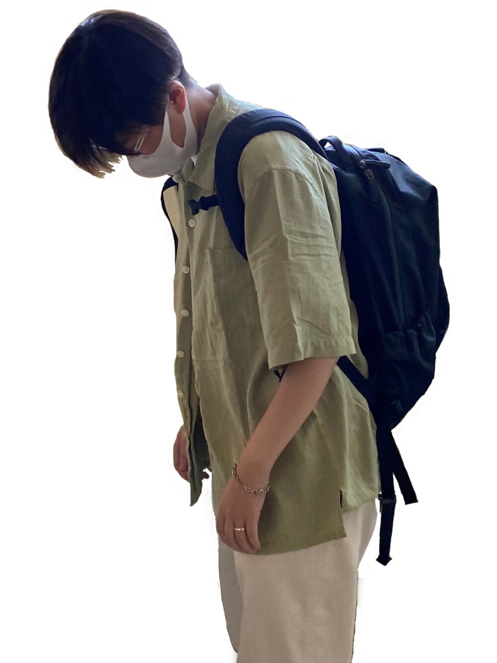 「シンプル、白パンツ」｜「古着のアイテム（トップス、グリーン系）」を使った、98atngrさん（メンズ・165cm）の夏コーディネートの1枚目の写真