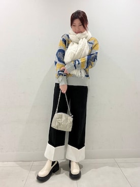 「冬の差し色コーデ」｜「アイテム（チノパンツ）」を使った、hikariさん（レディース・162cm）の冬コーディネート