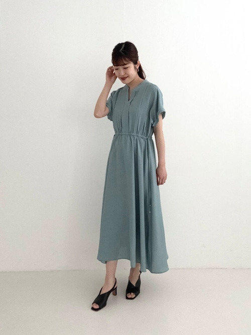 再入荷予定』ウォッシャブルセミシアーキーネックワンピース