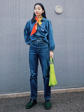 「Levis」｜「アイテム（その他シューズ）」を使った、清水こづえさん（レディース・165cm）の春コーディネート
