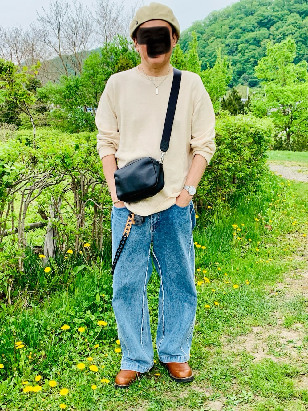 「UNIQLOのアイテム（ニット/セーター、ベージュ系）」を使った、toy-kさん（メンズ・170cm）の春コーディネートの1枚目の写真