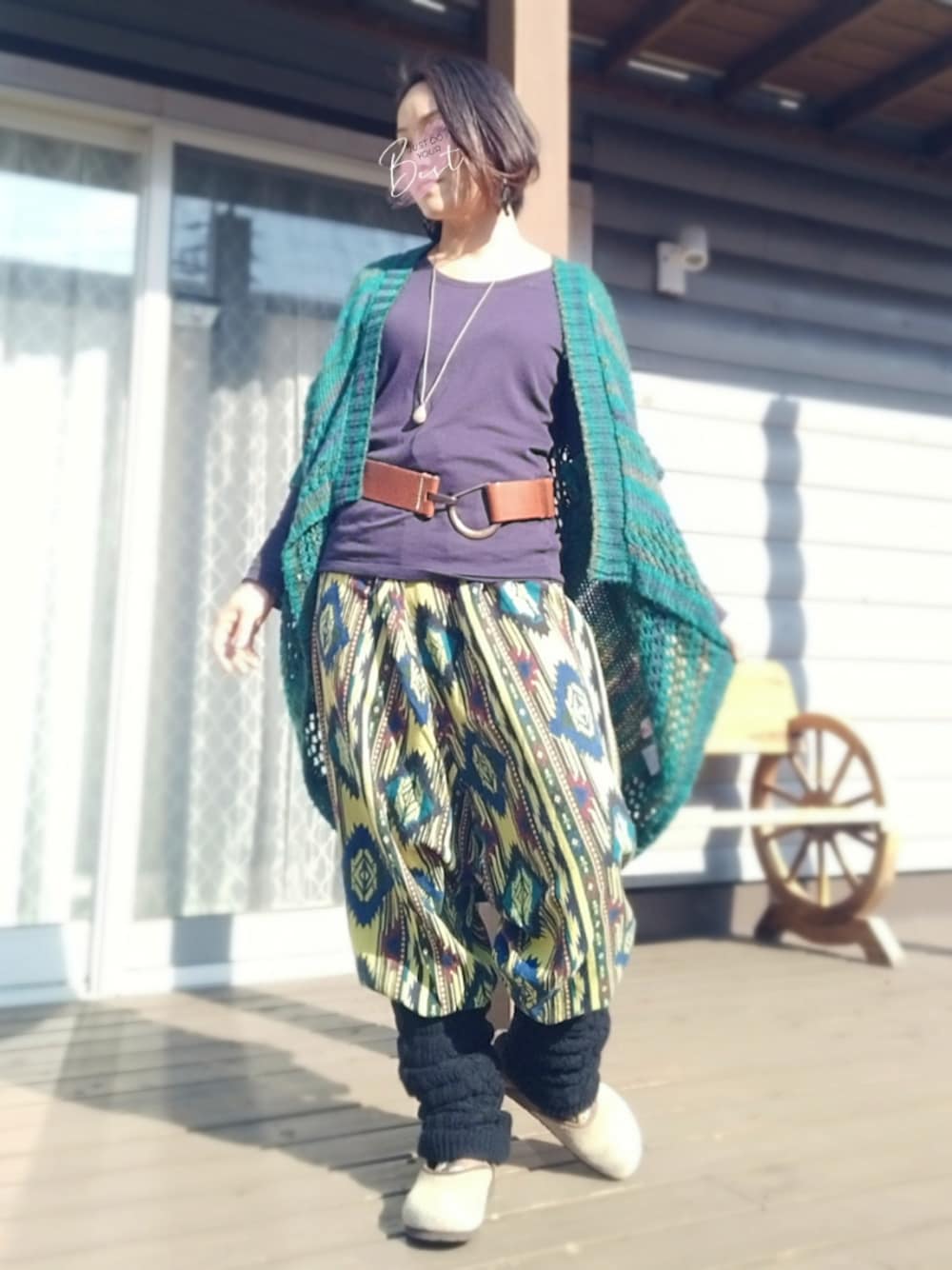 「休日スタイル、グリーン、エスニック、カーディガン、サルエルパンツ、レッグウォーマー、ウエストマーク、ビルケンシュトック、birkenstock」｜「チチカカのニットカーデ（ジャケット/アウター、グリーン系）」を使った、遊雲さん（レディース・155cm）の冬コーディネートの1枚目の写真