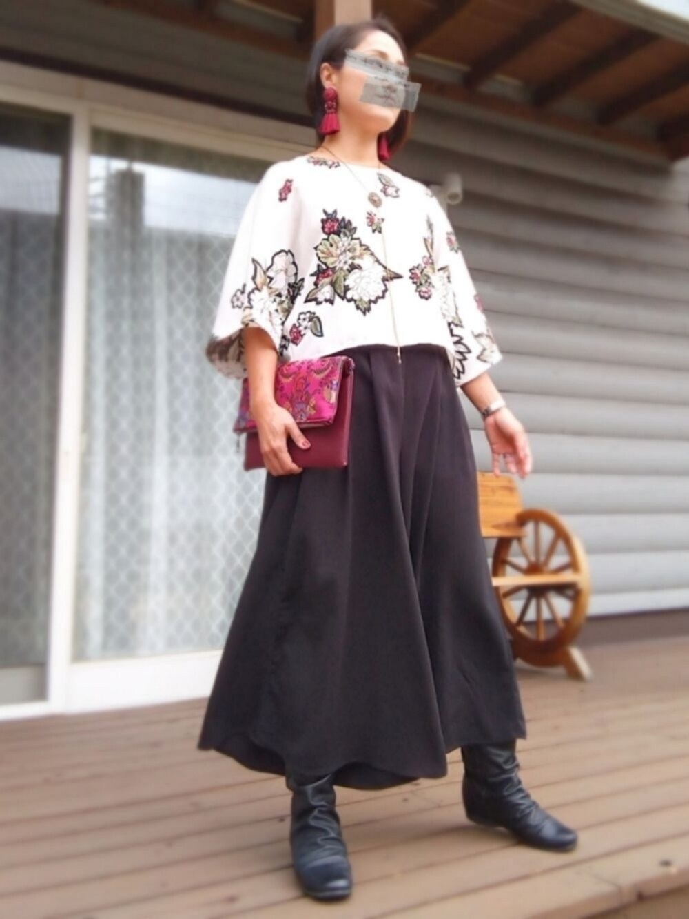 「だから秋服が好き、秋コーデ、大人コーデ、モノトーン、和モード、和洋折衷、袴パンツ、ZARA、クラッチバッグ、花柄トップス、ショートブーツ」｜「ZARAのアイテム（シャツ/ブラウス、ホワイト系）」を使った、遊雲さん（レディース・155cm）の秋コーディネートの1枚目の写真