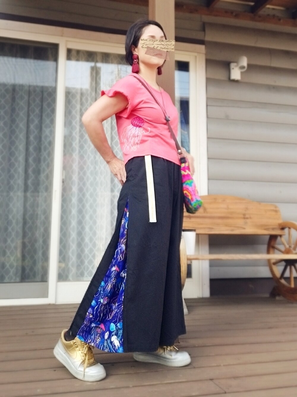 「シンプル、くらげ、ScoLar、プリーツパンツ、ピンク、フリル袖、NIKE AIR FORCE、カラー×コーデ」｜「Handmade刺繍の紅海月刺繍Tシャツ（Tシャツ/カットソー、ピンク系）」を使った、遊雲さん（レディース・155cm）の春コーディネートの1枚目の写真