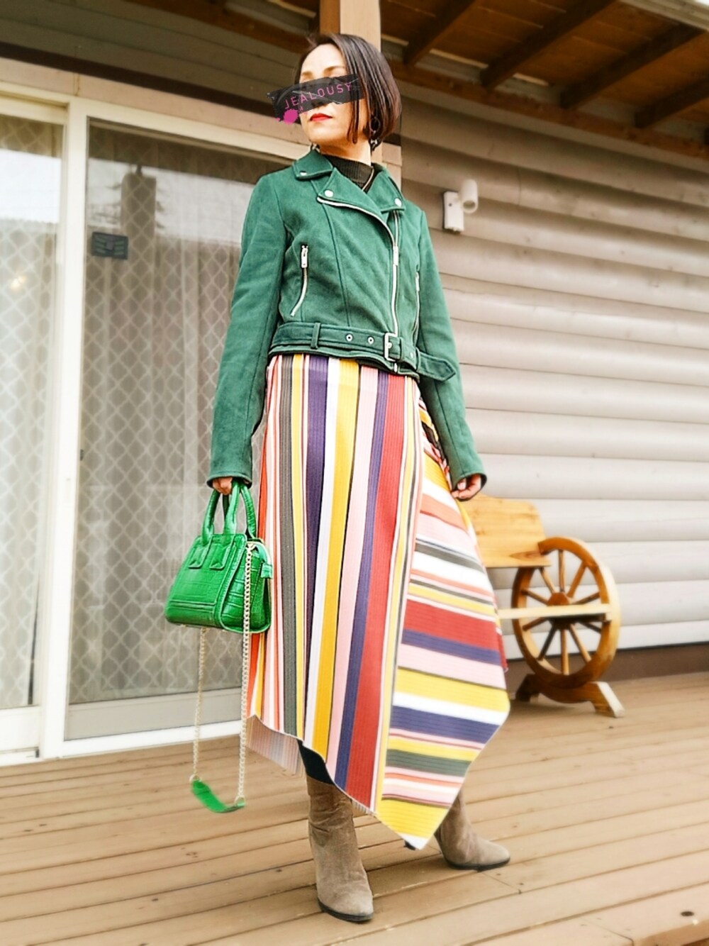 「マルチボーダー、ライダースジャケット、ZARA、プチプラ、グリーン、アシンメトリー、ミニスカート」｜「FOREVER 21のアイテム（ライダースジャケット、グリーン系）」を使った、遊雲さん（レディース・155cm）の冬コーディネートの1枚目の写真