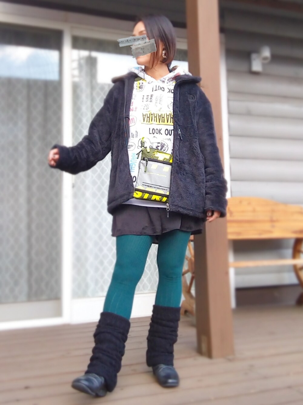 「ブーツ、パーカー、レッグウォーマー、フリース、スヌーピー、しまむら、スポーツミックス、カラータイツ、THE NORTH FACE、ボアジャケット」｜「THE NORTH FACEのTHE NORTH FACE Antarctica Versa Loft Jacket / アンタークティカバーサロフトジャケット（ブルゾン、ブラック系）」を使った、遊雲さん（レディース・155cm）の冬コーディネートの1枚目の写真