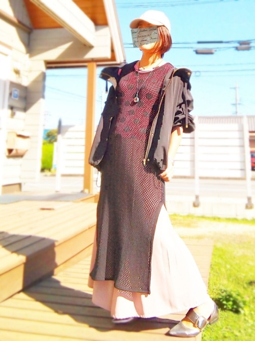 「レイヤードスタイル、オトナ女子、秋コーデ、パンツスタイル、黒×ピンク、ワイドパンツ、スカパン、マウンテンパーカー、キャップ、グラデーション」｜「OLIVE des OLIVEの【ZOZOTOWN限定!】マウンテンパーカー（マウンテンパーカー、ブラック系）」を使った、遊雲さん（レディース・155cm）の秋コーディネートの1枚目の写真