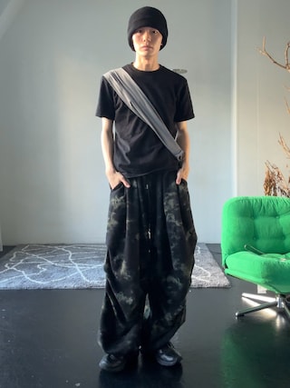 「alk phenix（アルクフェニックス）のalk phenix(アルクフェニックス)Fuiroshiki bag / Karu-Stretch Taffeta II フロシキバッグ/ショルダーバッグ/ワンショルダー/撥水/軽量/斜め掛け/クロスボディバッグ/大きめ/大容量（ショルダーバッグ）」を使った、くま🧸さん（メンズ・174cm）の夏コーディネート