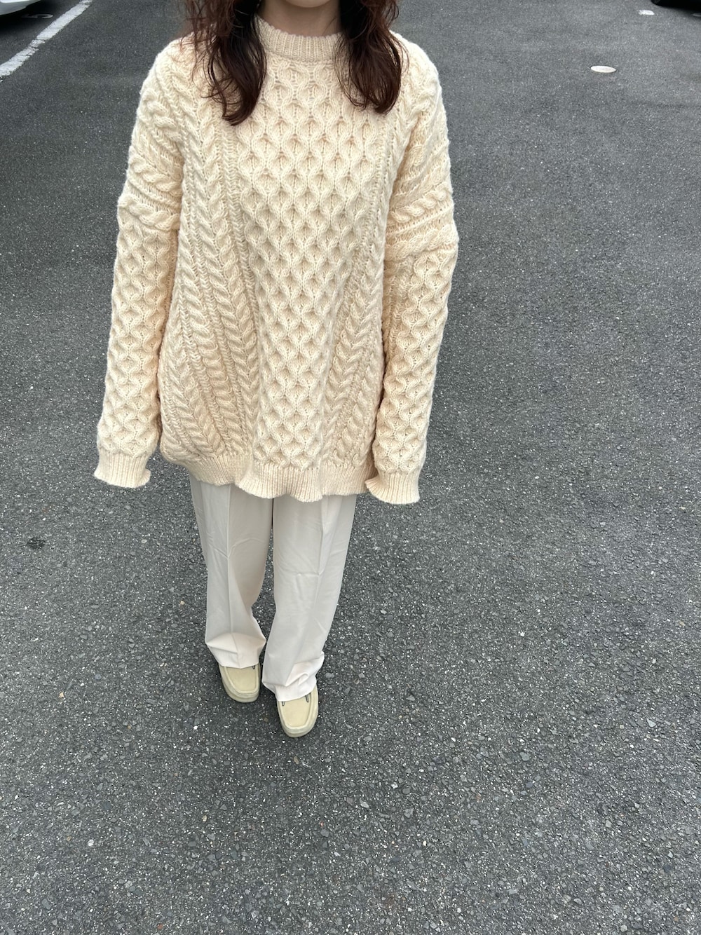 「冬ファッション、ケーブルニット、オールホワイトコーデ、ニットコーデ、ootd、ホワイトコーデ、ファッションを楽しもう、ユニクロ、ワラビー」｜「nuguのアイテム（ニット/セーター、ホワイト系）」を使った、chiii0826さん（レディース・155cm）の冬コーディネートの1枚目の写真