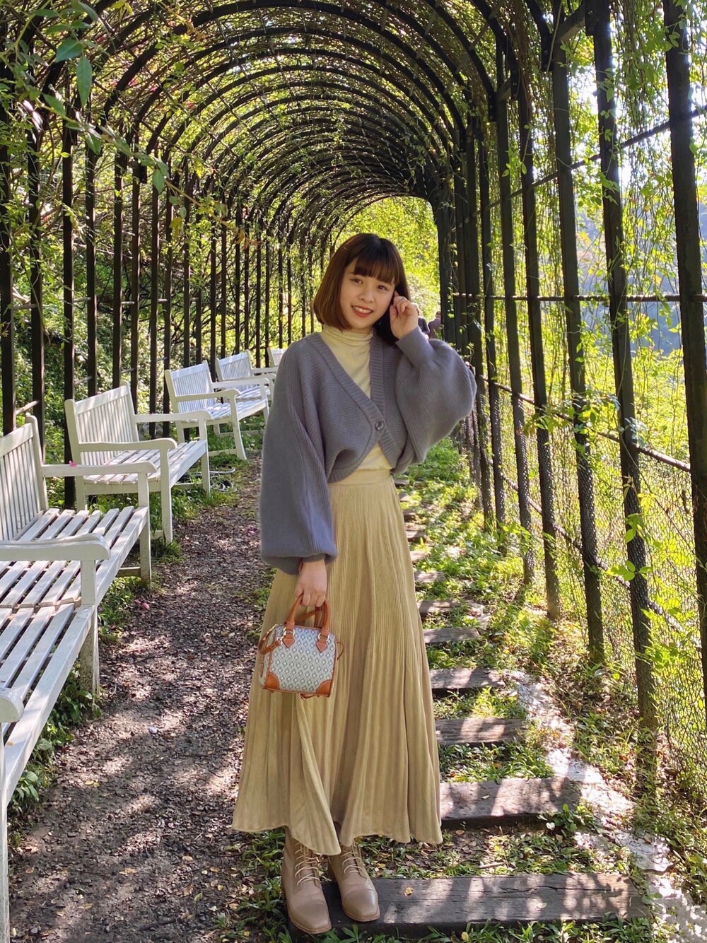 「earth music&ecologyのアイテム（ノーカラージャケット、ブルー系）」を使った、yunyunさん（レディース・159cm）の冬コーディネートの1枚目の写真