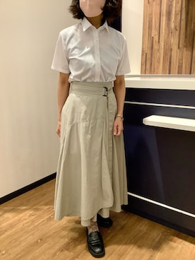 「TOKYO SHIRTS（トウキョウシャツ）の【吸水速乾】 形態安定ノンアイロン レギュラー 半袖ビジネスワイシャツ（ビジネスシャツ、グレー系）」を使った、BRICK HOUSE by Tokyo Shirts 浜松市野イオンモール店さん（レディース・155cm）の夏コーディネート