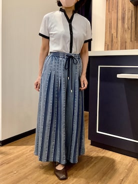 「BRICK HOUSE by TOKYO SHIRT（ブリックハウス）のアイテム（シャツ/ブラウス、グレー系）」を使った、BRICK HOUSE by Tokyo Shirts 浜松市野イオンモール店さん（レディース・155cm）の春コーディネート