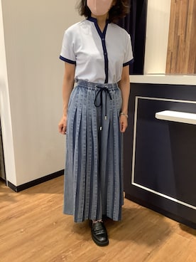 「TOKYO SHIRTS（トウキョウシャツ）の【COFREX】 配色 スキッパー衿 ブラウス 半袖 レディースデザインシャツ（シャツ/ブラウス、ブルー系）」を使った、BRICK HOUSE by Tokyo Shirts 浜松市野イオンモール店さん（レディース・155cm）の夏コーディネート