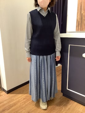 「TOKYO SHIRTS（トウキョウシャツ）のニット アンチピリング Vネック ベスト レディース（ベスト、ブルー系）」を使った、BRICK HOUSE by Tokyo Shirts 浜松市野イオンモール店さん（レディース・155cm）の秋コーディネート