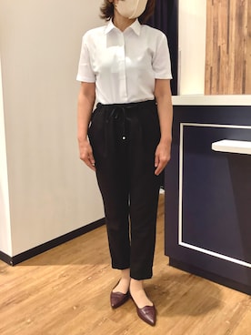 「TOKYO SHIRTS（トウキョウシャツ）の【吸水速乾】【COFREX】形態安定ノンアイロン レギュラー 半袖ビジネスワイシャツ（ビジネスシャツ、ホワイト系）」を使った、BRICK HOUSE by Tokyo Shirts 浜松市野イオンモール店さん（レディース・155cm）の夏コーディネート
