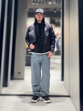 「ARMANI EXCHANGE（アルマーニエクスチェンジ）の【A|X アルマーニ エクスチェンジ】エンボススクエアロゴ スウェットプルオーバー（スウェット、ブラック系）」を使った、YUUさん（メンズ・174cm）の春コーディネート