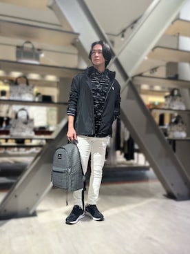 「ARMANI EXCHANGE（アルマーニエクスチェンジ）の【A|X アルマーニ エクスチェンジ】バイカー　ダメージデニムパンツ_J27/SKINNY（デニムパンツ）」を使った、YUUさん（メンズ・174cm）の秋コーディネート