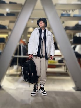 「ARMANI EXCHANGE（アルマーニエクスチェンジ）のアイテム（カーディガン/ボレロ）」を使った、YUUさん（メンズ・174cm）の冬コーディネート