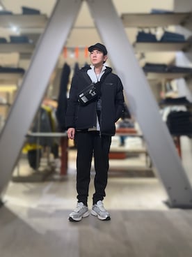 「ARMANI EXCHANGE（アルマーニエクスチェンジ）のアイテム（カーディガン/ボレロ）」を使った、YUUさん（メンズ・174cm）の冬コーディネート