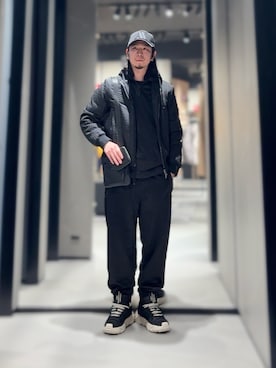 「ARMANI EXCHANGE（アルマーニエクスチェンジ）の【A|Xアルマーニ エクスチェンジ】ビッグラバーAXロゴ　パネルキャップ（キャップ）」を使った、YUUさん（メンズ・174cm）の冬コーディネート