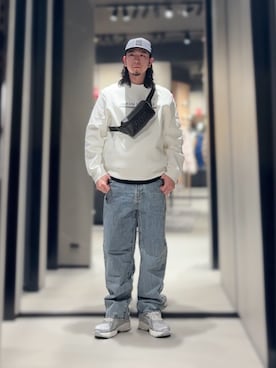 「ARMANI EXCHANGE（アルマーニエクスチェンジ）の【A|X アルマーニ エクスチェンジ】AXロゴ スウェットプルオーバー（スウェット、ホワイト系）」を使った、YUUさん（メンズ・174cm）の春コーディネート