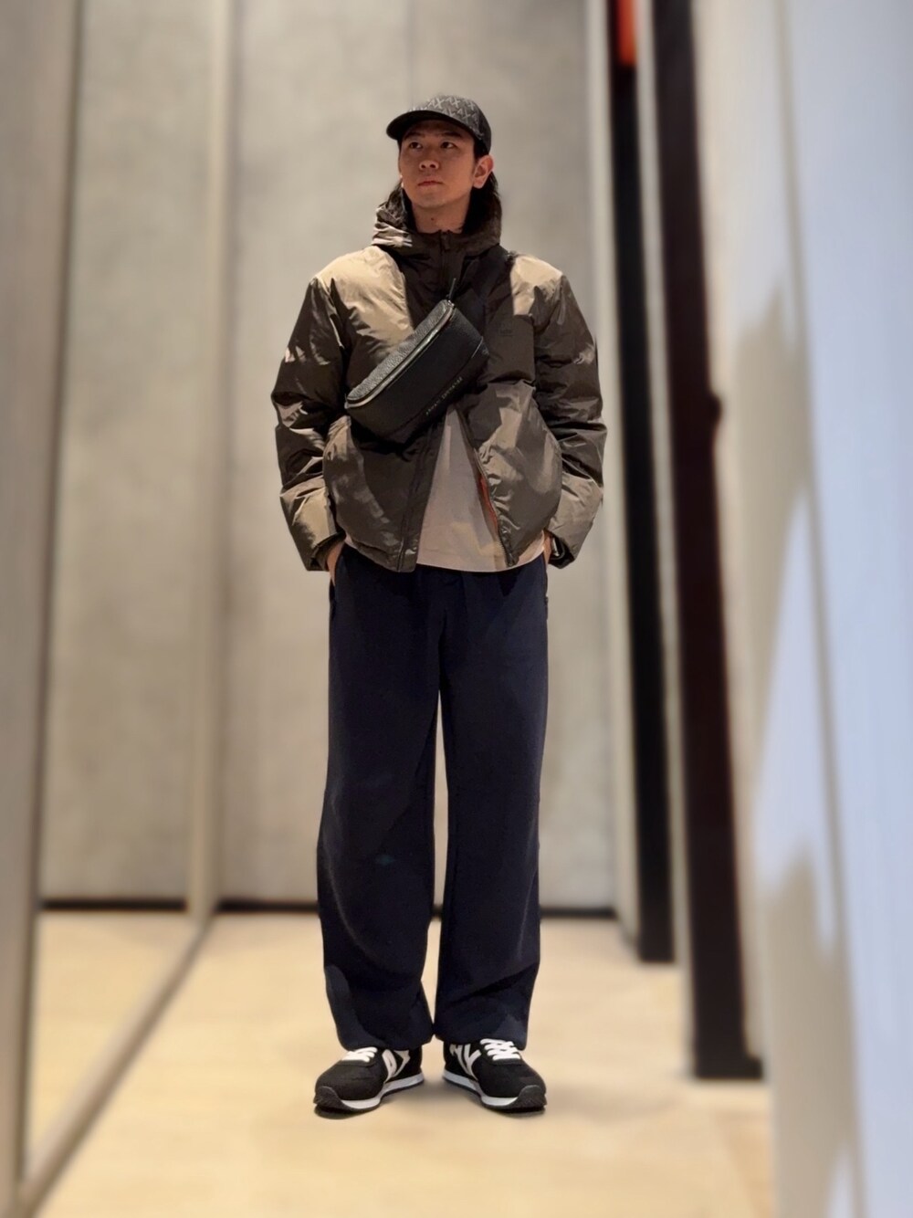 「AXchange、AXchanger、armaniexchange、アルマーニエクスチェンジ、キャップ、カジュアル、カジュアルコーデ、スニーカー、お出かけコーデ、休日スタイル、リラックススタイル」｜「ARMANI EXCHANGEの【A|Xアルマーニ エクスチェンジ】AXロゴ　レースアップスニーカー（スニーカー、ブラック系）」を使った、YUUさん（メンズ・174cm）の冬コーディネートの1枚目の写真