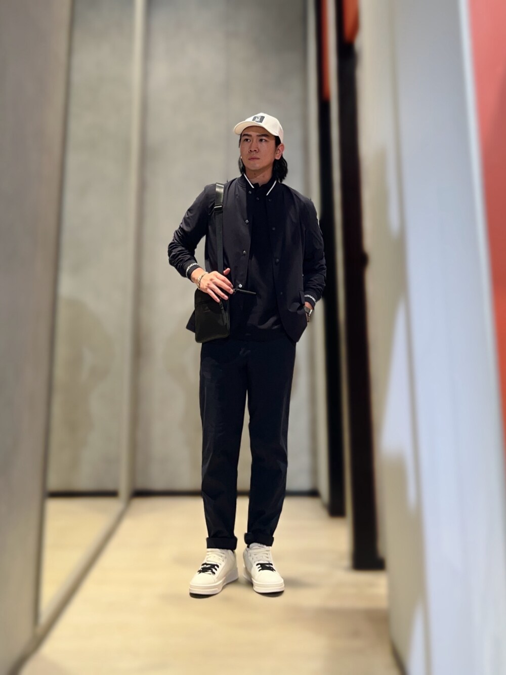 「ARMANI EXCHANGEの【A|X アルマーニ エクスチェンジ】ツートーンカラーシューレース　スニーカー（スニーカー、ホワイト系）」を使った、YUUさん（メンズ・174cm）の夏コーディネートの1枚目の写真