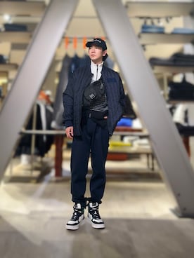 「ARMANI EXCHANGE（アルマーニエクスチェンジ）のアイテム（カーディガン/ボレロ）」を使った、YUUさん（メンズ・174cm）の冬コーディネート