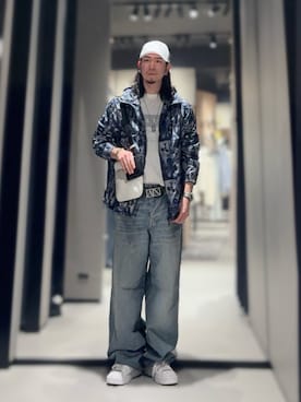 「ARMANI EXCHANGE（アルマーニエクスチェンジ）の【A|X アルマーニ エクスチェンジ】WE グラフィックロゴ 長袖クルーネックTシャツ/REGULAR+（Tシャツ/カットソー、ホワイト系）」を使った、YUUさん（メンズ・174cm）の春コーディネート