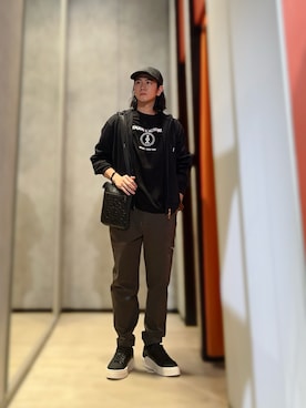 「ARMANI EXCHANGE（アルマーニエクスチェンジ）のアイテム（カーゴパンツ）」を使った、YUUさん（メンズ・174cm）の秋コーディネート