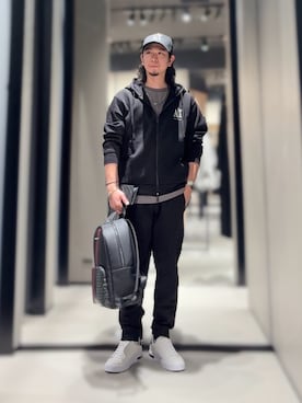 「ARMANI EXCHANGE（アルマーニエクスチェンジ）の【A|X アルマーニ エクスチェンジ】AXロゴ 半袖クルーネックTシャツ/REGULAR（Tシャツ/カットソー）」を使った、YUUさん（メンズ・174cm）の冬コーディネート