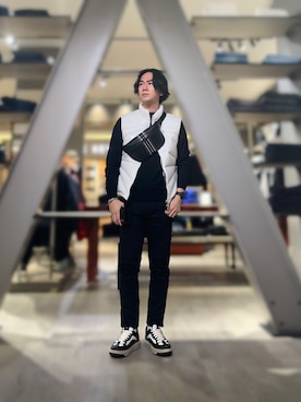 「ARMANI EXCHANGE（アルマーニエクスチェンジ）のアイテム（ダウンベスト）」を使った、YUUさん（メンズ・174cm）の秋コーディネート