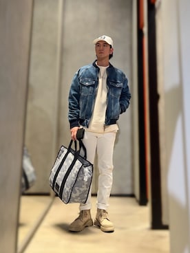 「ARMANI EXCHANGE（アルマーニエクスチェンジ）のアイテム（トートバッグ）」を使った、YUUさん（メンズ・174cm）の春コーディネート