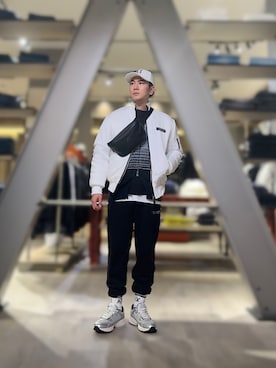 「ARMANI EXCHANGE（アルマーニエクスチェンジ）のアイテム（カーディガン/ボレロ）」を使った、YUUさん（メンズ・174cm）の冬コーディネート