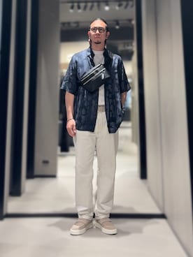 ARMANI EXCHANGEのTシャツ/カットソーを使った人気ファッション