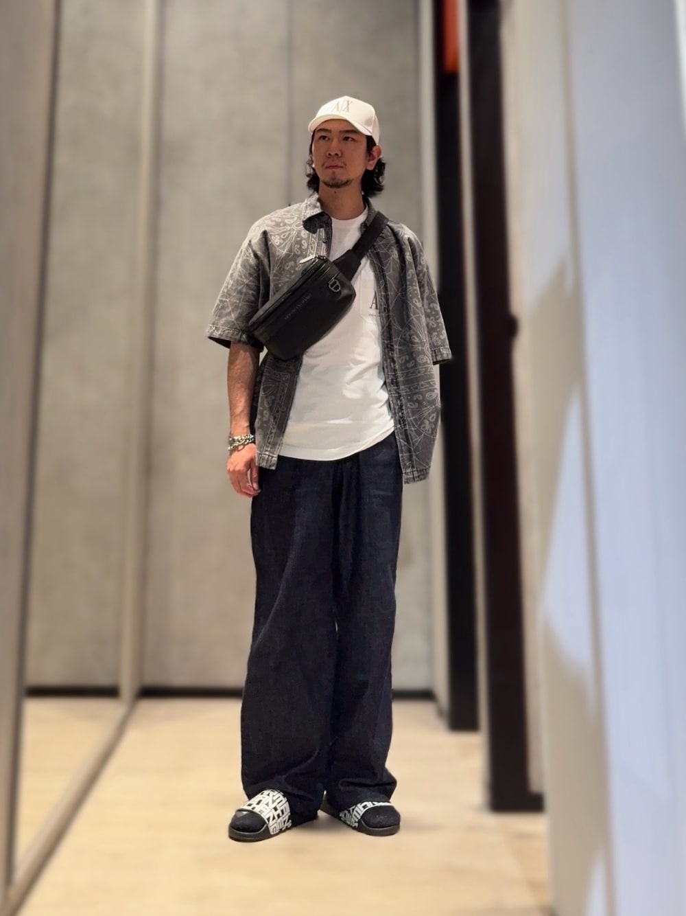 【新作】AX ロゴ ボディバッグ 値下げ交渉可⭕️ 値下げ中！ ARMANI EXCHANGE ウエストポーチ 「A|X アルマーニ エクスチェンジ」AX