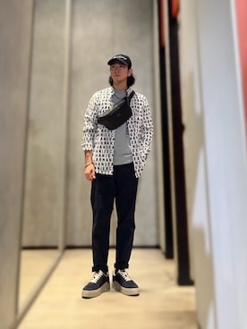 「ARMANI EXCHANGE（アルマーニエクスチェンジ）のアイテム（トップス、グレー系）」を使った、YUUさん（メンズ・174cm）の夏コーディネート