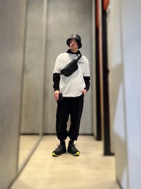 「ARMANI EXCHANGE（アルマーニエクスチェンジ）のアイテム（パーカー）」を使った、YUUさん（メンズ・174cm）の春コーディネート