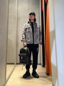 「ARMANI EXCHANGE（アルマーニエクスチェンジ）のアイテム（デニムジャケット）」を使った、YUUさん（メンズ・174cm）の秋コーディネート