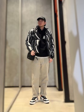 「ARMANI EXCHANGE（アルマーニエクスチェンジ）のアイテム（パーカー）」を使った、YUUさん（メンズ・174cm）の冬コーディネート