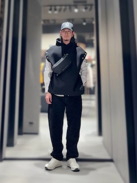 「ARMANI EXCHANGE（アルマーニエクスチェンジ）の【A|X アルマーニ エクスチェンジ】NL ハトメディテール ショートスリーブ フーデッドスウェットプルオーバー（スウェット、ブラック系）」を使った、YUUさん（メンズ・174cm）の春コーディネート