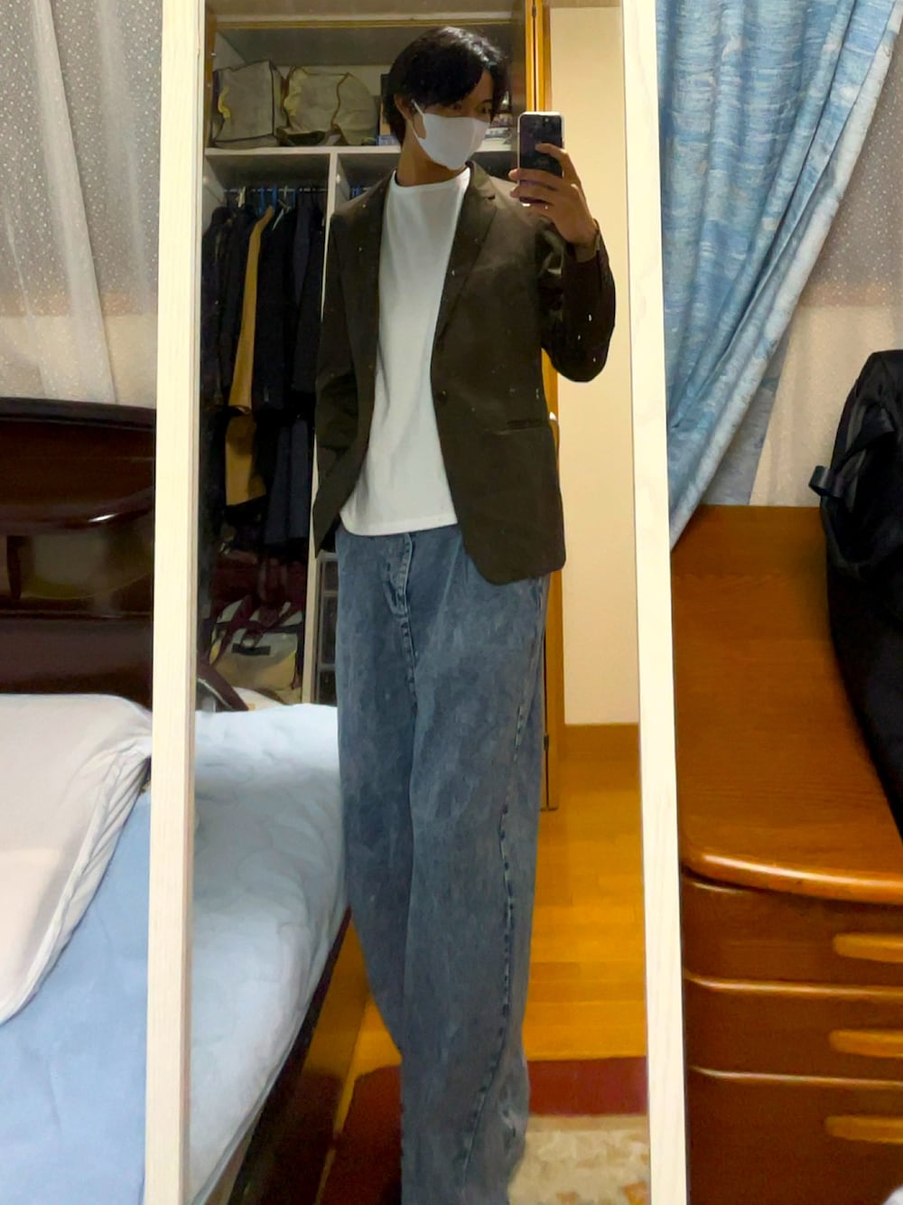 「GUのアイテム（Tシャツ/カットソー、ホワイト系）」を使った、dofy2525さん（メンズ・176cm）の秋コーディネートの1枚目の写真