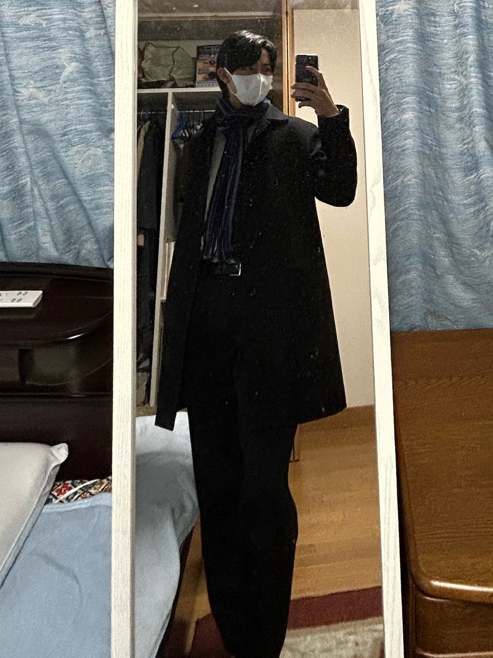 「大人カジュアル、シンプルコーデ、冬アウター、クリスマスに着たい服、シンプル」｜「INHERITのアイテム（チェスターコート、ブラック系）」を使った、dofy2525さん（メンズ・176cm）の冬コーディネートの1枚目の写真