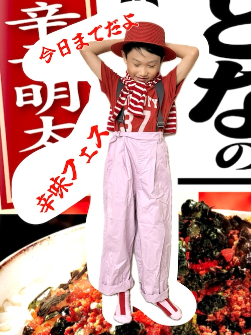 オールインワン・サロペットを使った「赤Tシャツ」の人気ファッション