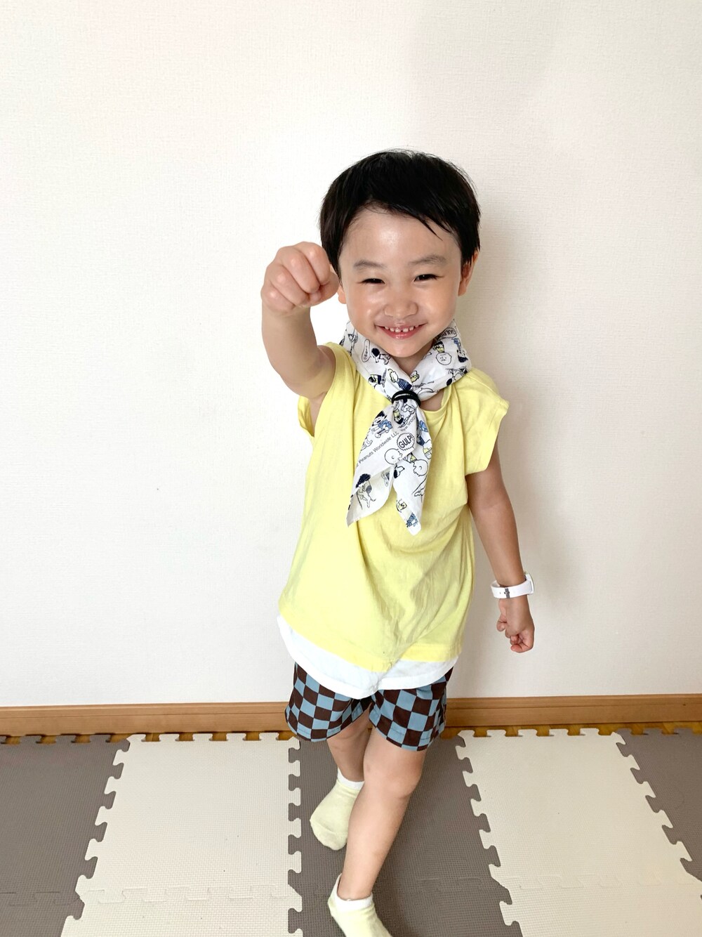 「キッズコーデ、タンクトップ、キッズファッション、おしゃれさんと繋がりたい、ハーフパンツ、3歳、男の子、バンダナ、ショートパンツ」｜「西松屋のアイテム（タンクトップ、イエロー系）」を使った、Genさん（キッズ・100cm）の夏コーディネートの1枚目の写真